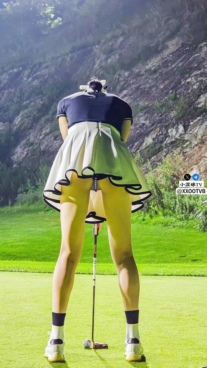 身材丰满阴毛稀疏少妇和她老公啪啪秀 孩子就在一旁 时不时爬来吃奶 为了生活都不容易 A